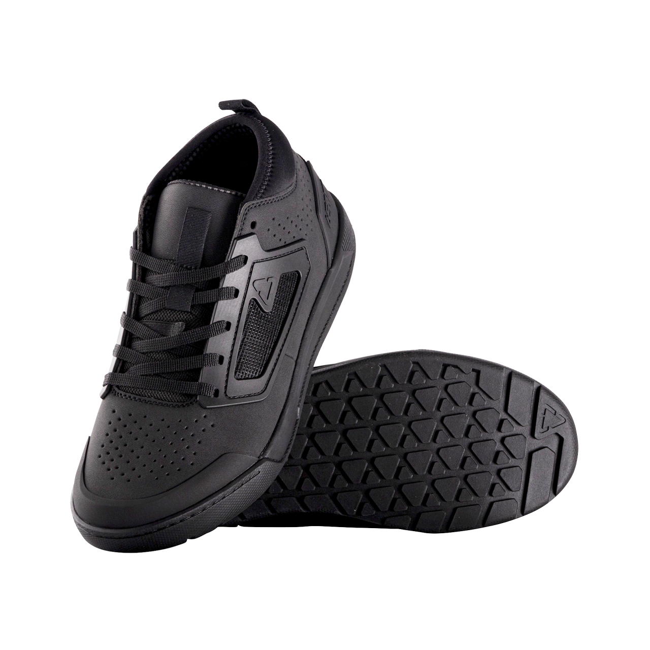Leatt_Shoe_30_Flat_Black_Pair_3026057810_68f61e91e6070